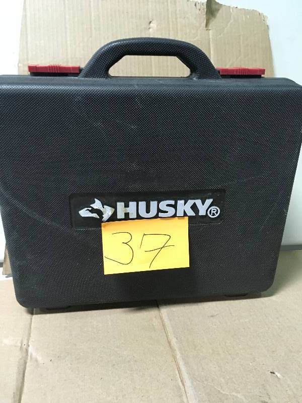 Husky HVLP and Standard Gravity Feed Spray Gun Kit in good working conditio