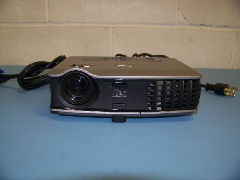 lot 14 image: Dell, 3400MP, DLP Projector with Remote Control