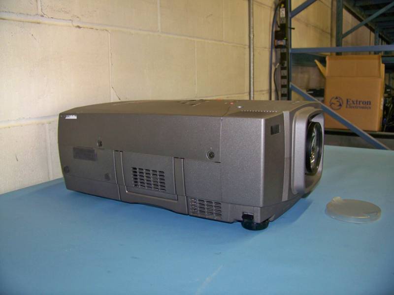 lot 25 image: EIKI, LC-X986, LCD Projector