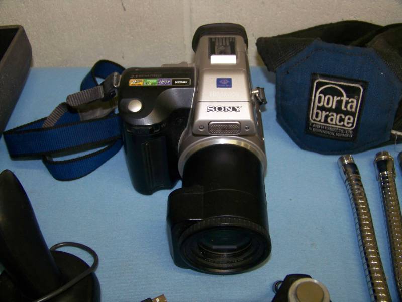 lot 94 image: Miscellaneous lot of Audio  Video Items