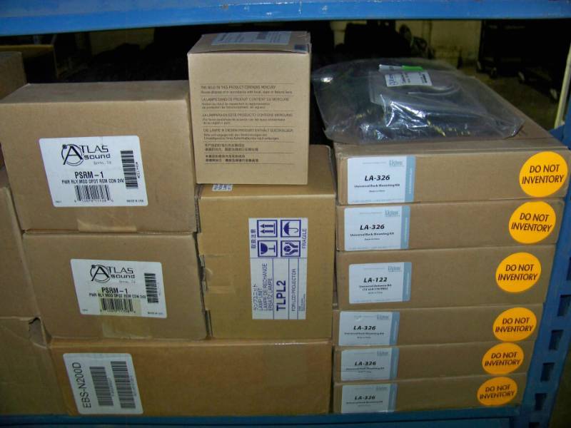 lot 114 image: (LARGE LOT) Miscellaneous lot of Audio  Video Items