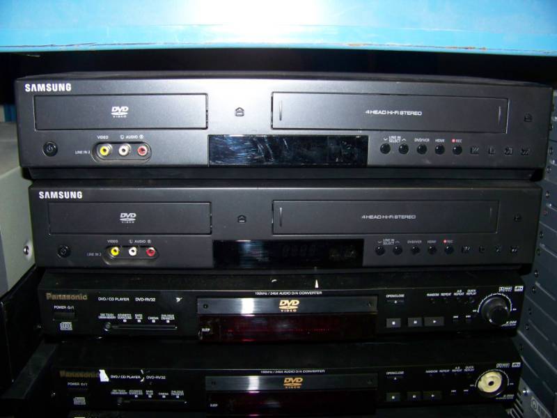 lot 111 image: Miscellaneous Blu-Ray, DVD, 5-DVD, VCR and DVD  VCR Combo Players