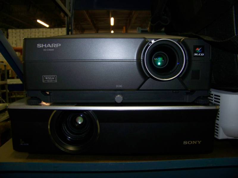 lot 26 image: Miscellaneous lot of Projectors for PARTS  REPAIR