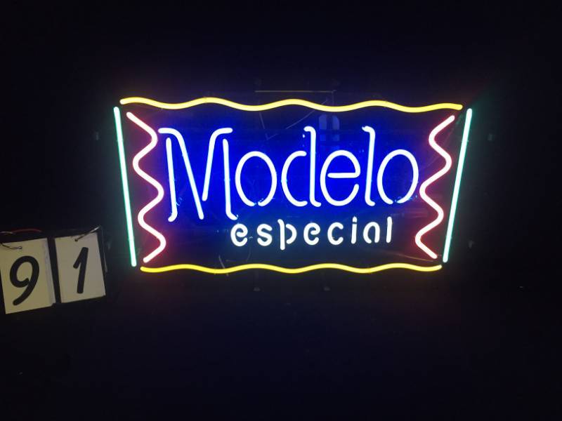 lot 91 image: Modelo Especial 4-color neon sign