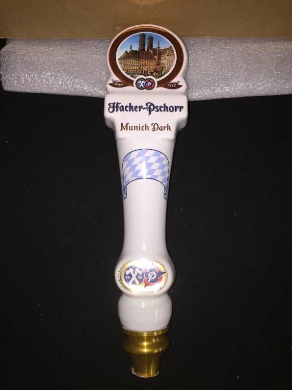 lot 104 image: Hacker Pschorr Munich Dark ceramic tap handle