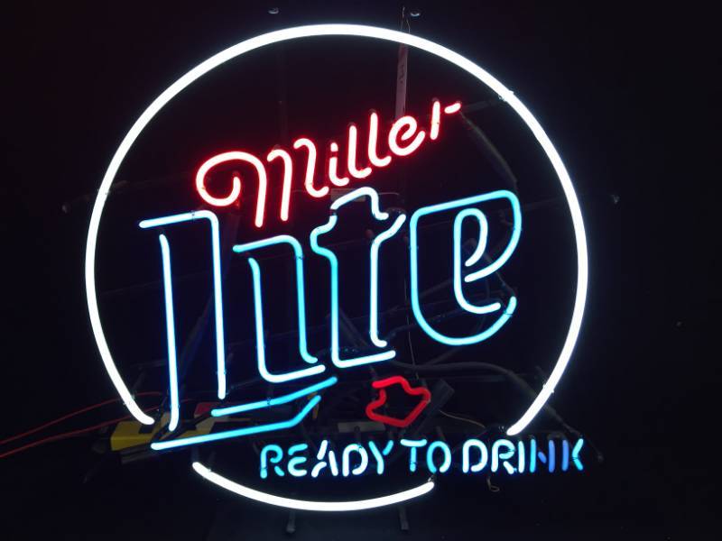 lot 140 image: Lite  Ready to Drink neon blinker