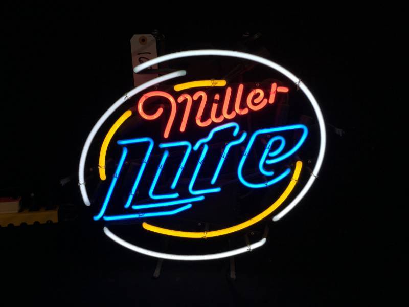 lot 163 image: Miller Lite neon