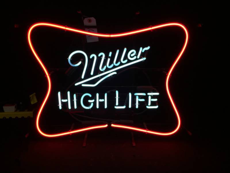 lot 164 image: Miller High Life old school neon