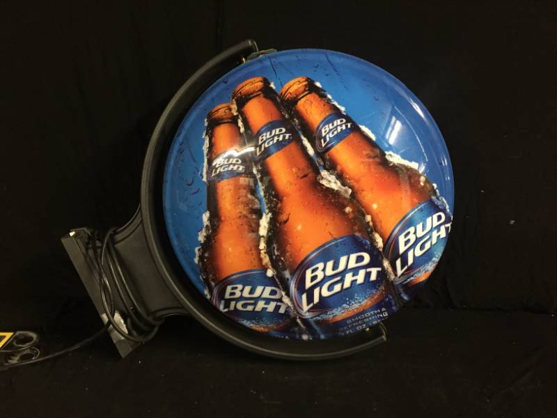 lot 182 image: Bud Light rotating pub light