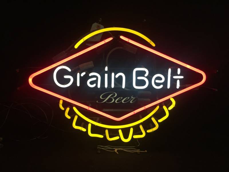 lot 192 image: Grain Belt Beer bottle cap neon