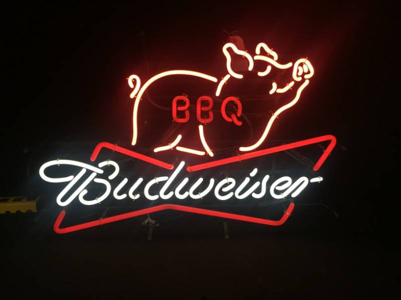 lot 195 image: Budweiser BBQ pig neon