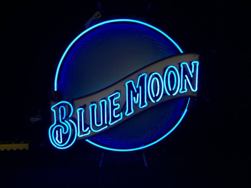 lot 196 image: Blue Moon neon