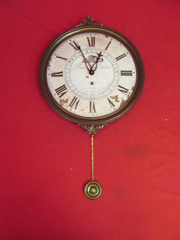 Toire De London wall clock