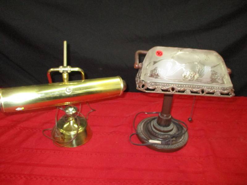 2 desklamps