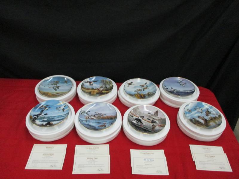 Danbury Mint 8 Plate Collection of Wildlife Birds