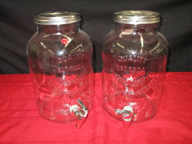 2 1.5 gal beverage fountains