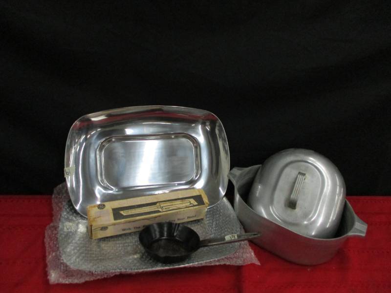 Roaster, electric knife, serving trays