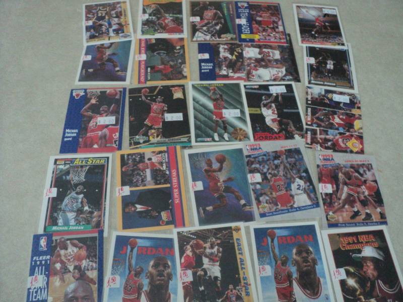 25 Michael Jordan Cards...