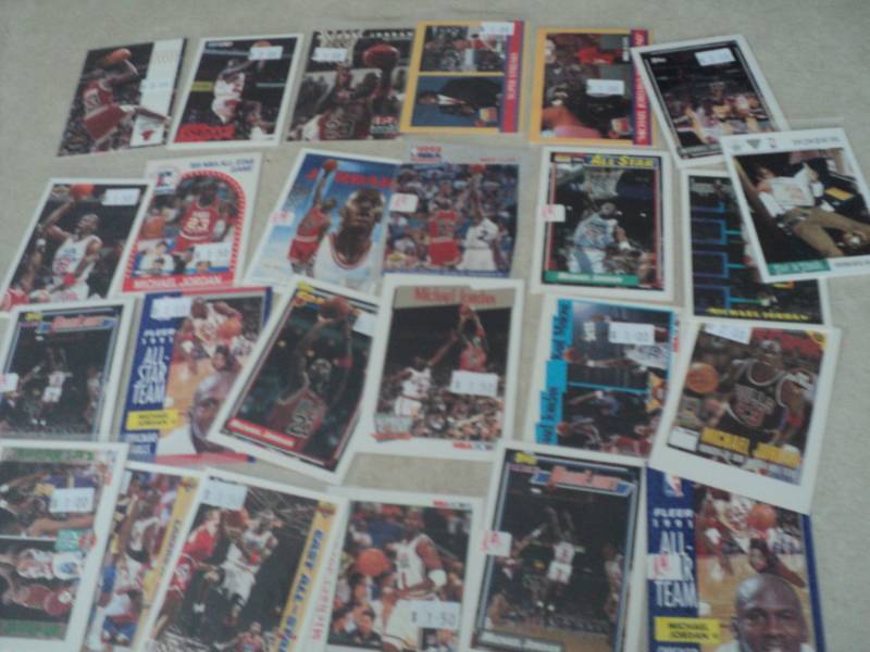 25 Michael Jordan Cards...