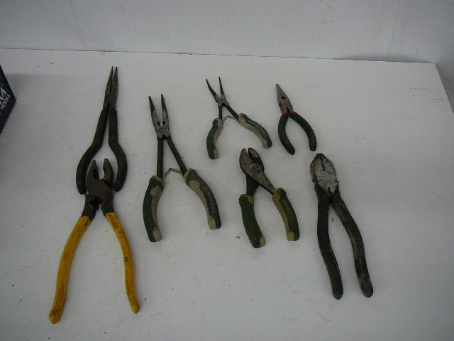 lot 5 image: Pliers