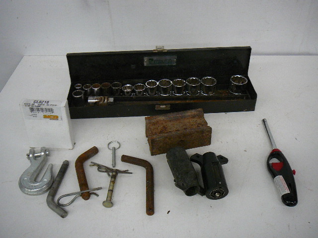 lot 21 image: Sockets, Hooks, Pins, Trailer Plugs
