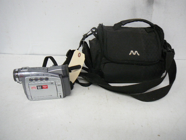lot 35 image: Camon Digital Camcorder NTSCZR85  400X  With Bag