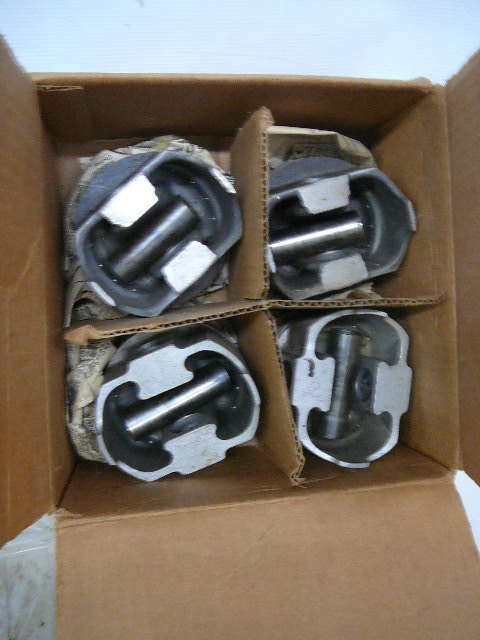 lot 75 image: Parts for Chevy V8