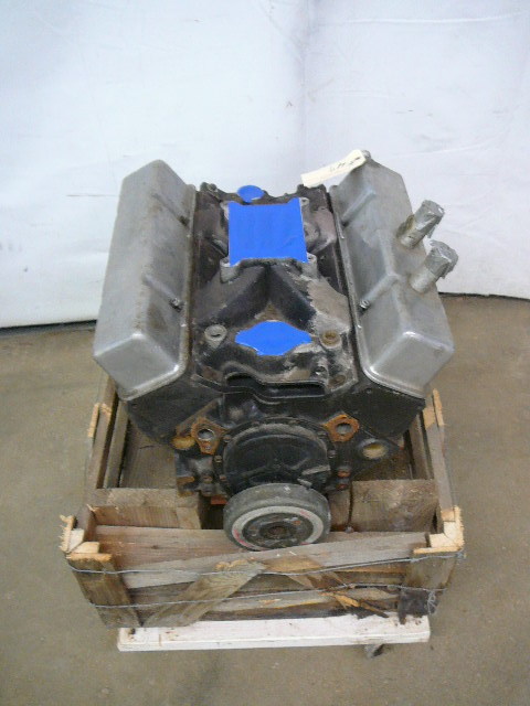 lot 47 image: Late Model Engine V8 Small Block Chevy