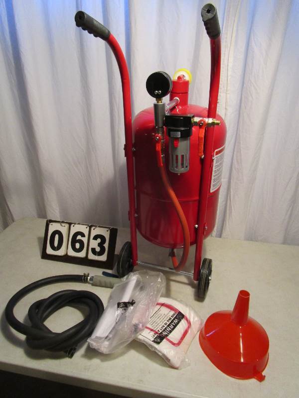 lot 63 image: 10 Gallon Abrasive Blaster