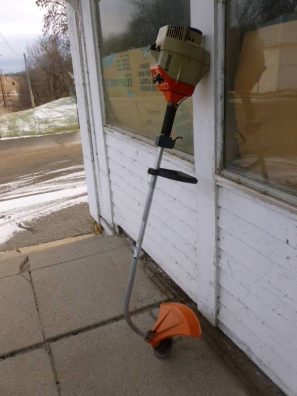 lot 7 image: Stihl Trimmer