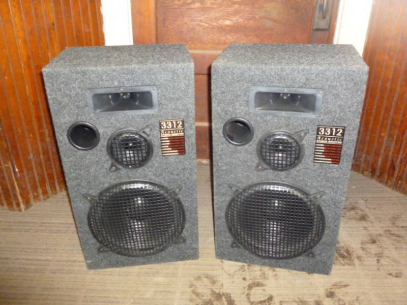 lot 9 image: Tower Speakers