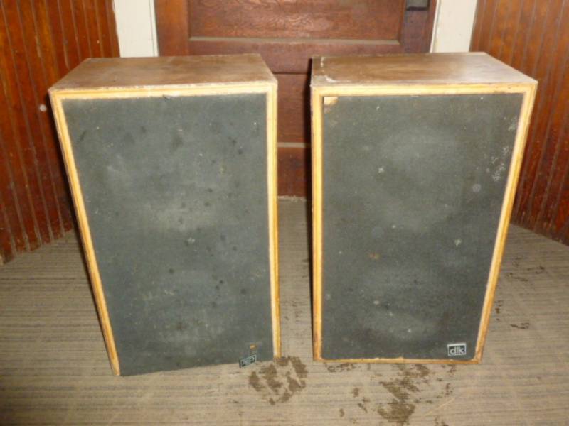 lot 11 image: Tower Speakers