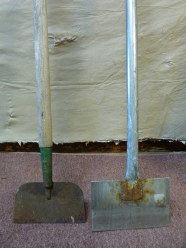 lot 16 image: Ice Scrapers