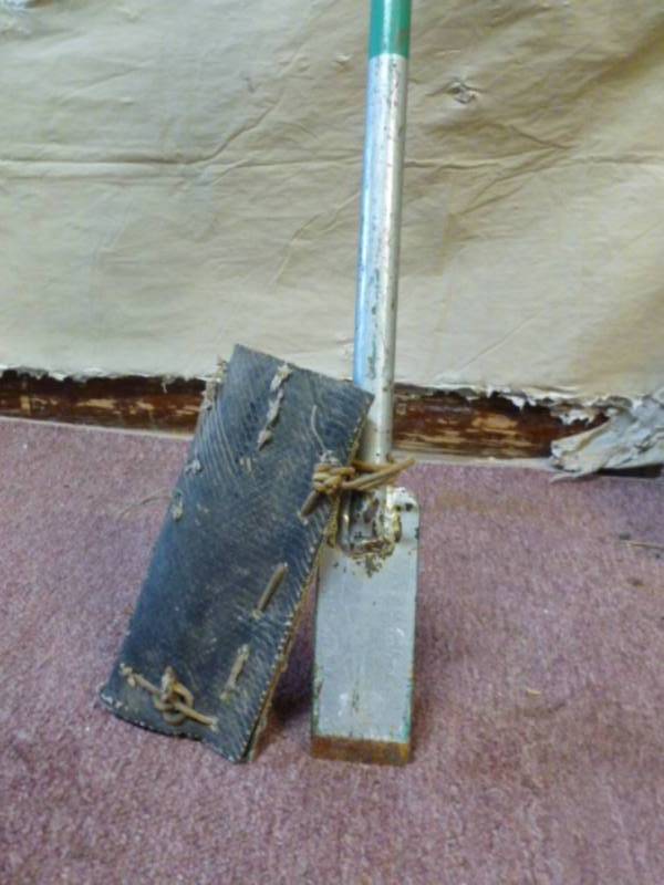 lot 17 image: Ice Fishing Chisel