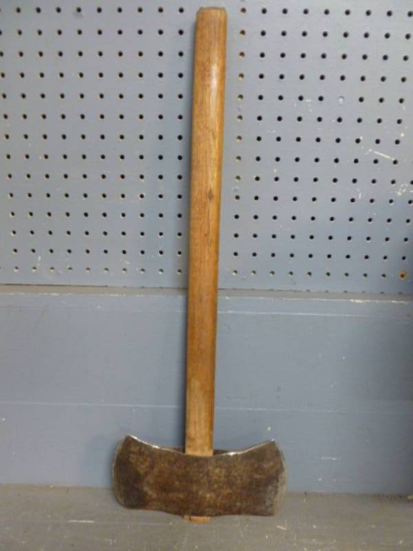 lot 22 image: Vintage Ax