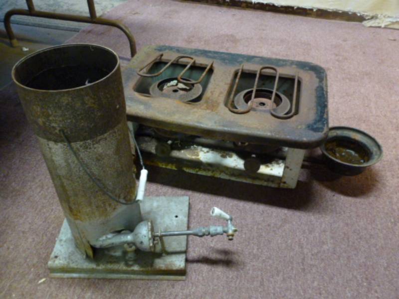 lot 25 image: Vintage Kerosene Oil Stove