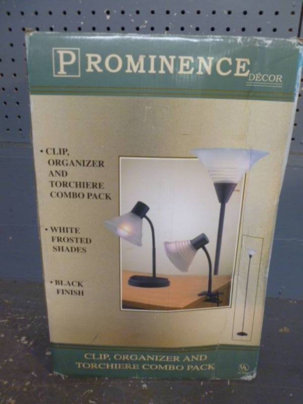 lot 30 image: New Lamp Set