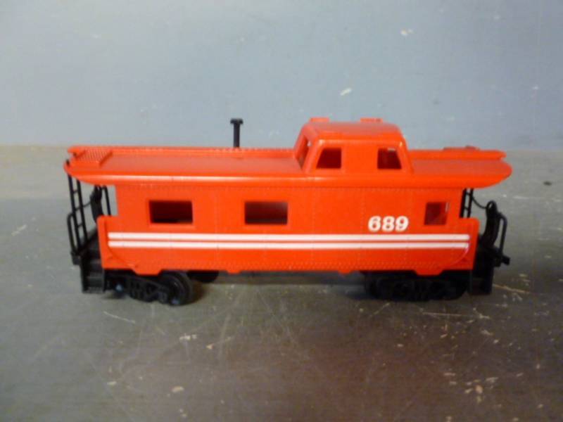 lot 34 image: HO Scale Train Cars