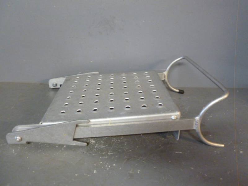 lot 43 image: Little Giant Platform