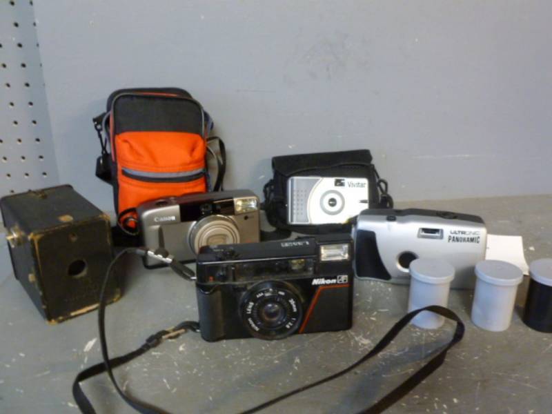 lot 44 image: Cameras