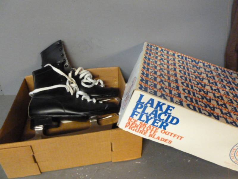 lot 81 image: Vintage Figure Skates