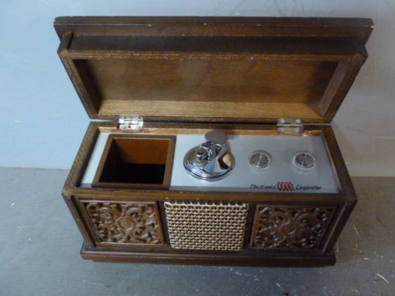 lot 102 image: Vintage Ring Box