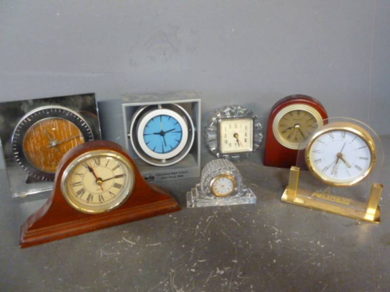 lot 128 image: Dresser Clocks
