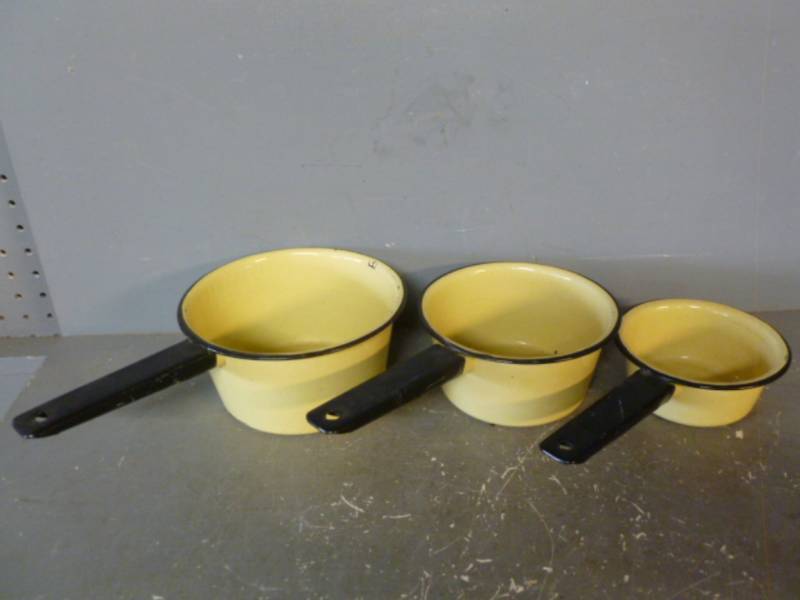 lot 134 image: Vintage Enamelware