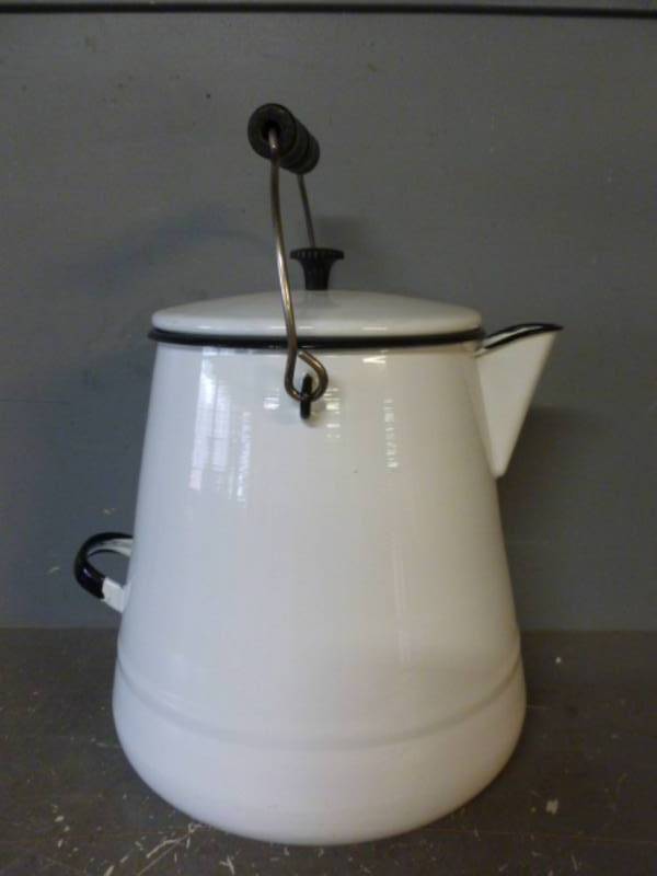 lot 136 image: Enamelware