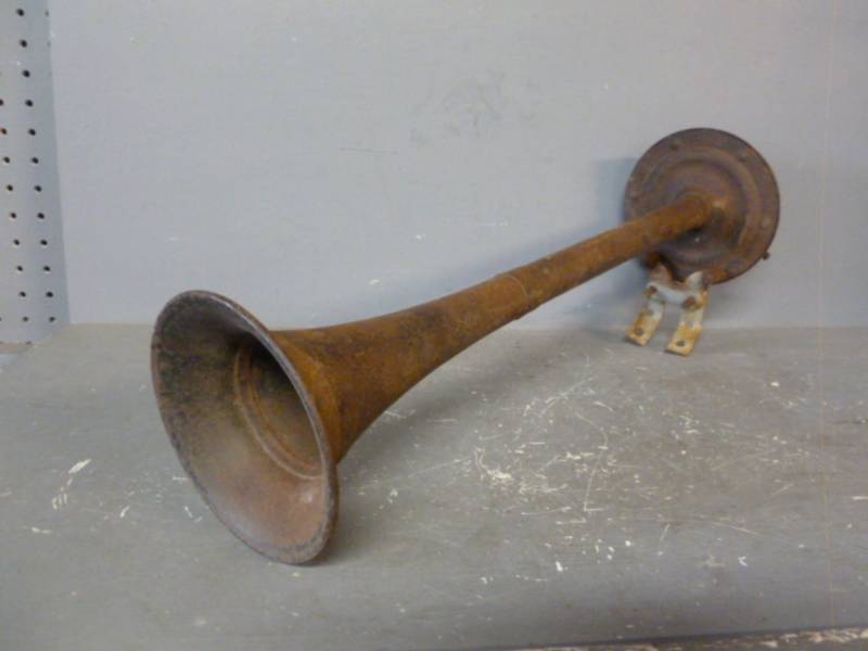 lot 155 image: Vintage Truck Horn