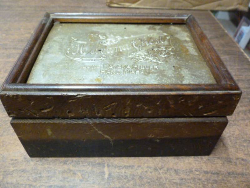 lot 156 image: Vintage Cigar Box