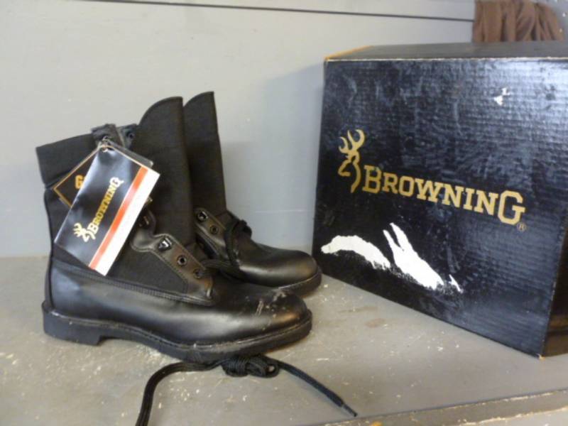 lot 157 image: Hunting Boots