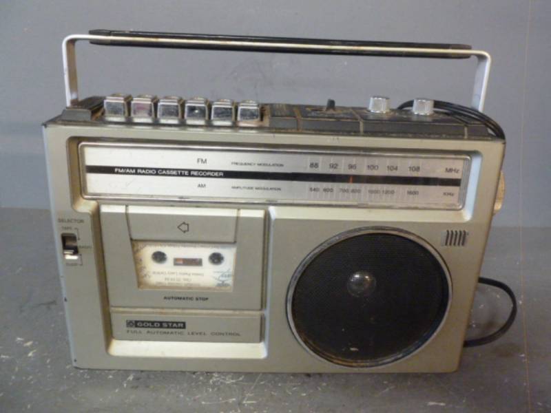 lot 167 image: Shelf Radio