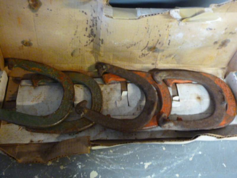 lot 172 image: Vintage Diamond Horseshoe Set